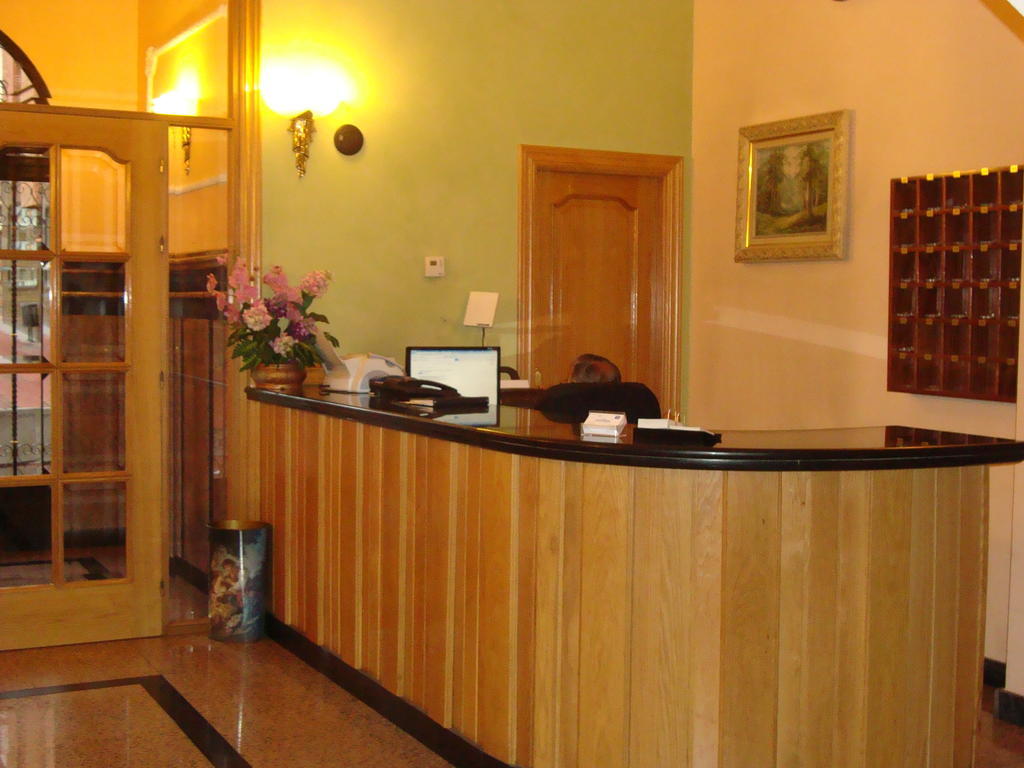 Hostal Universal Benavente Exterior photo