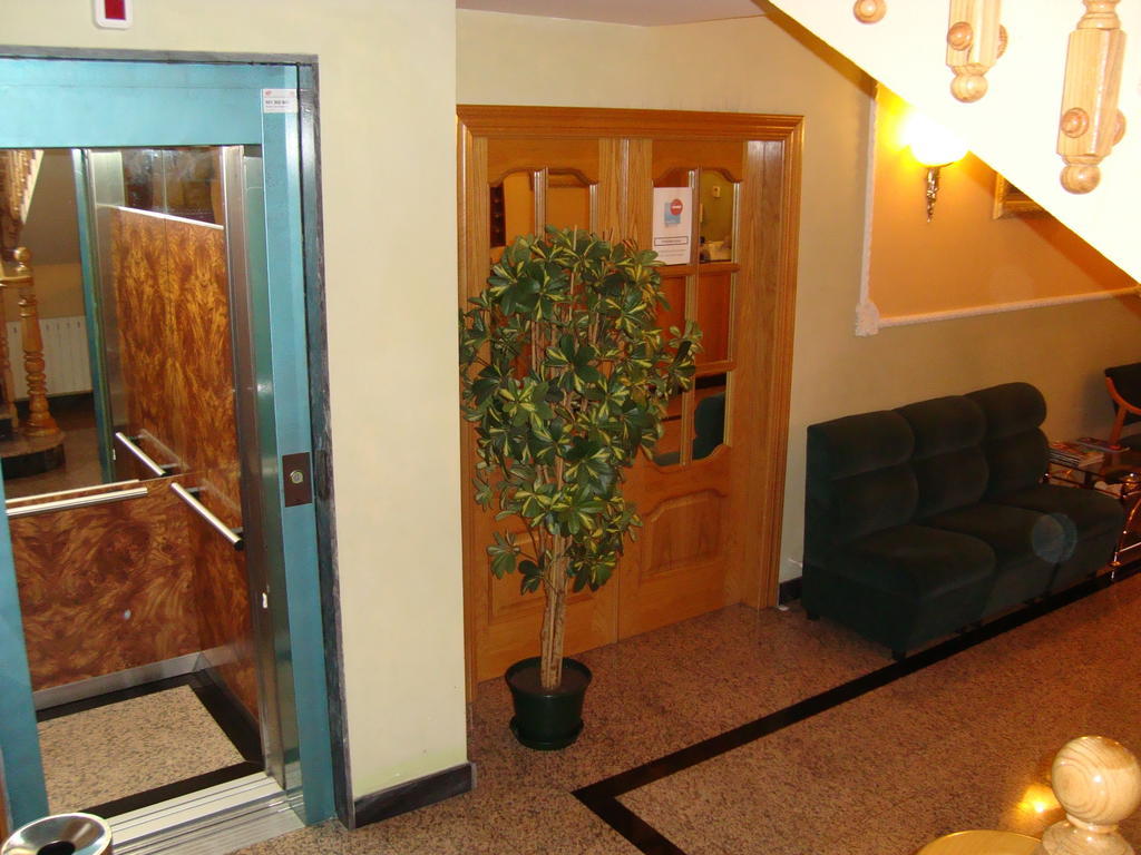 Hostal Universal Benavente Exterior photo